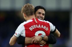 开云体育登录-包含阿曼特利物浦袭来，曼联全力抵御的词条