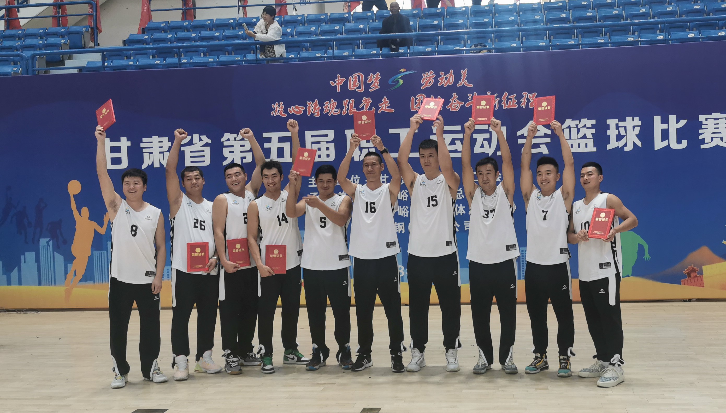 斩获胜利！中国男篮联赛领跑胜局