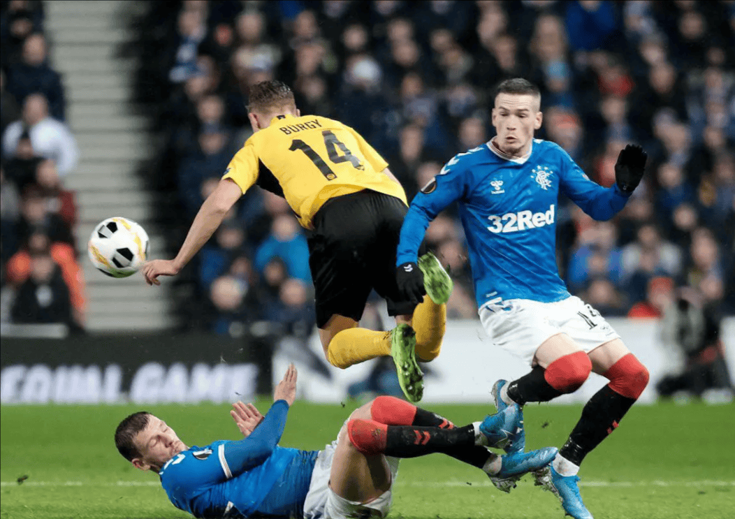 比赛紧张刺激，球队士气高昂