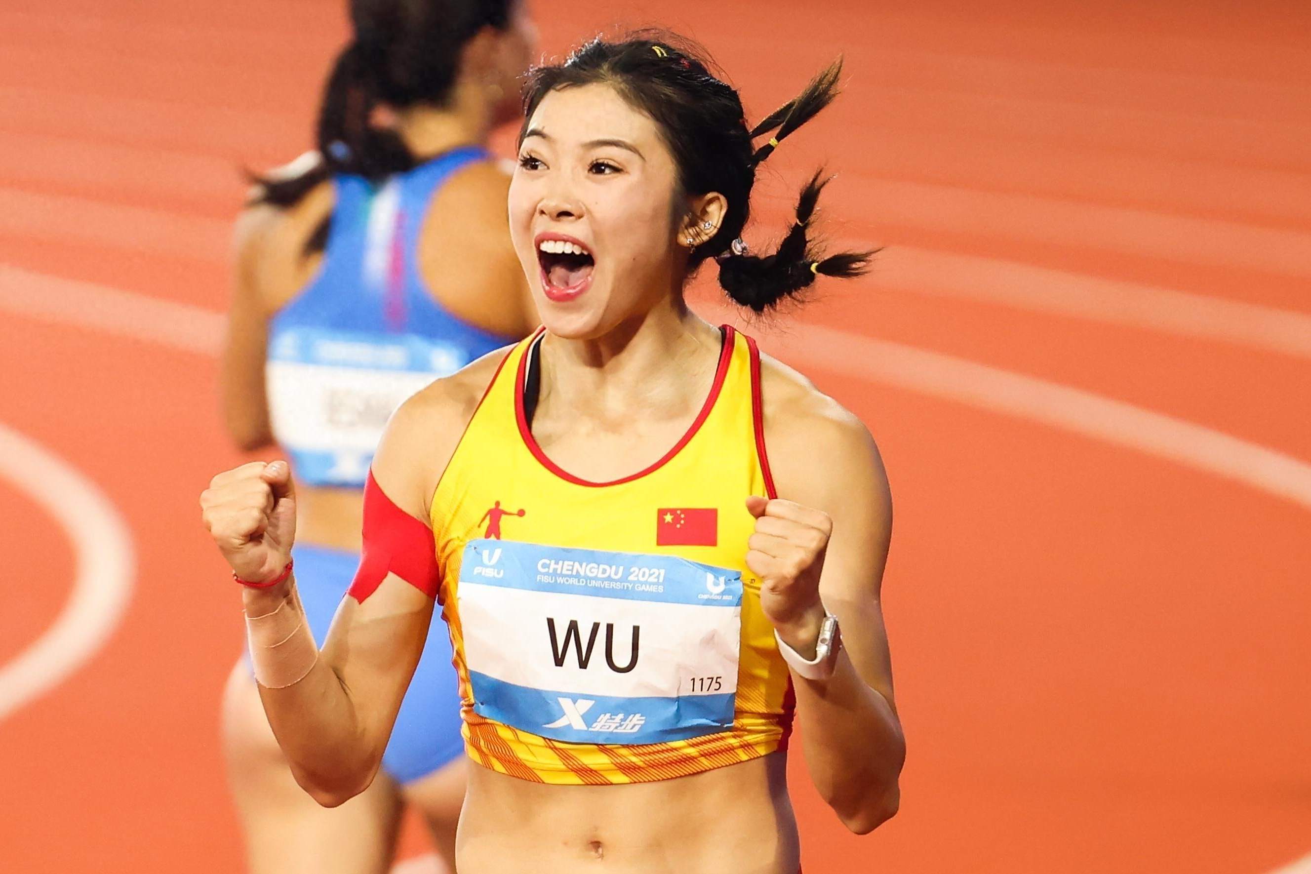 女子田径选手创造新纪录夺冠 女子田径选手创造新纪录夺冠