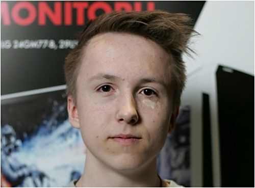 爱沙尼亚选手突围取得争夺胜利 爱沙尼亚选手突围取得争夺胜利