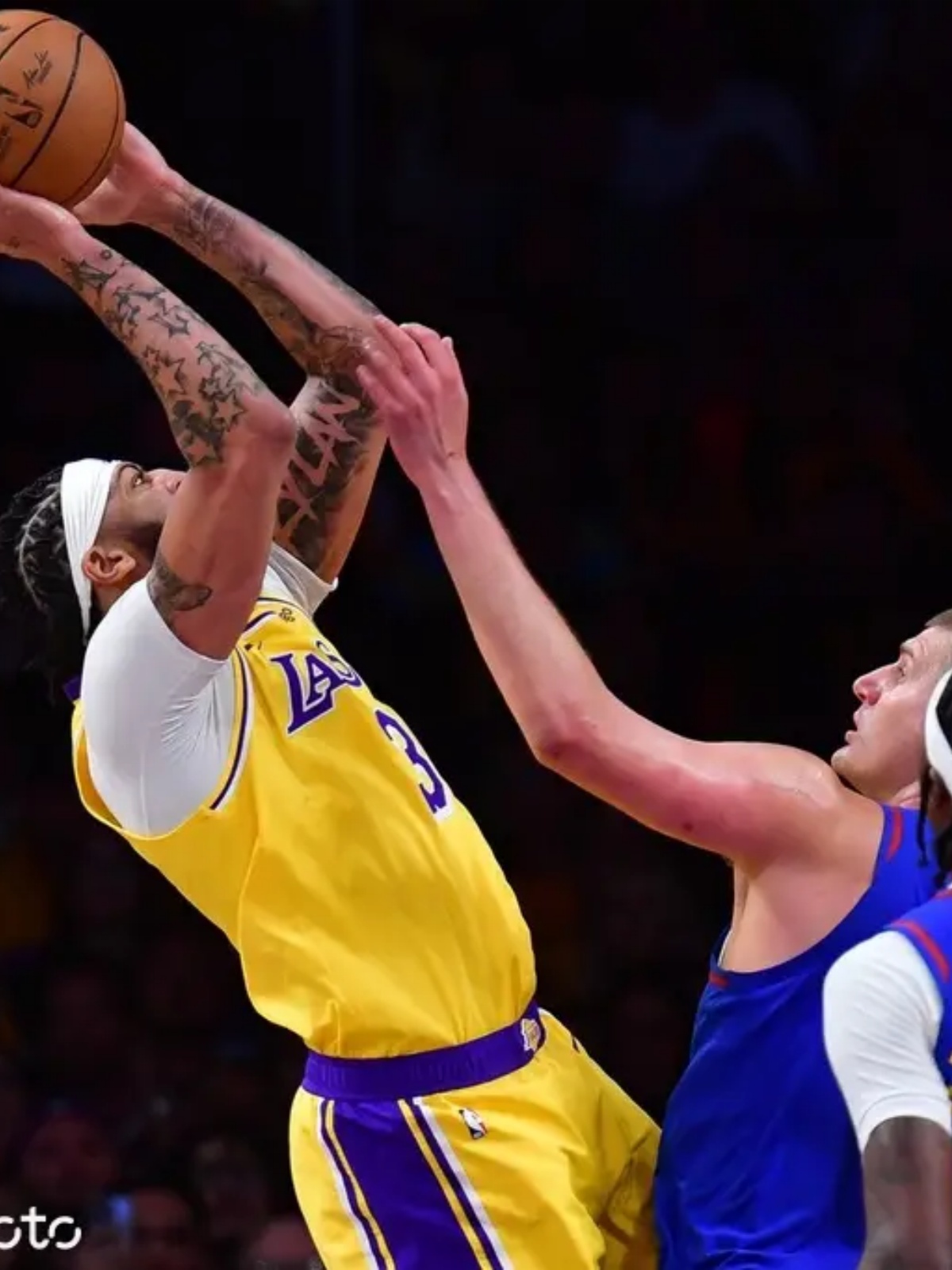 NBA球员关键时刻表现抢眼，成为焦点