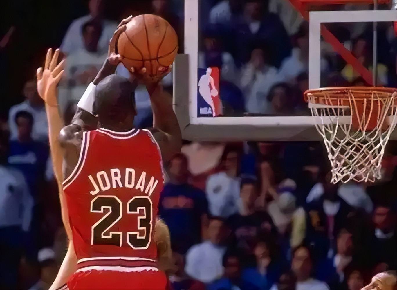 NBA球员关键时刻表现抢眼，成为焦点