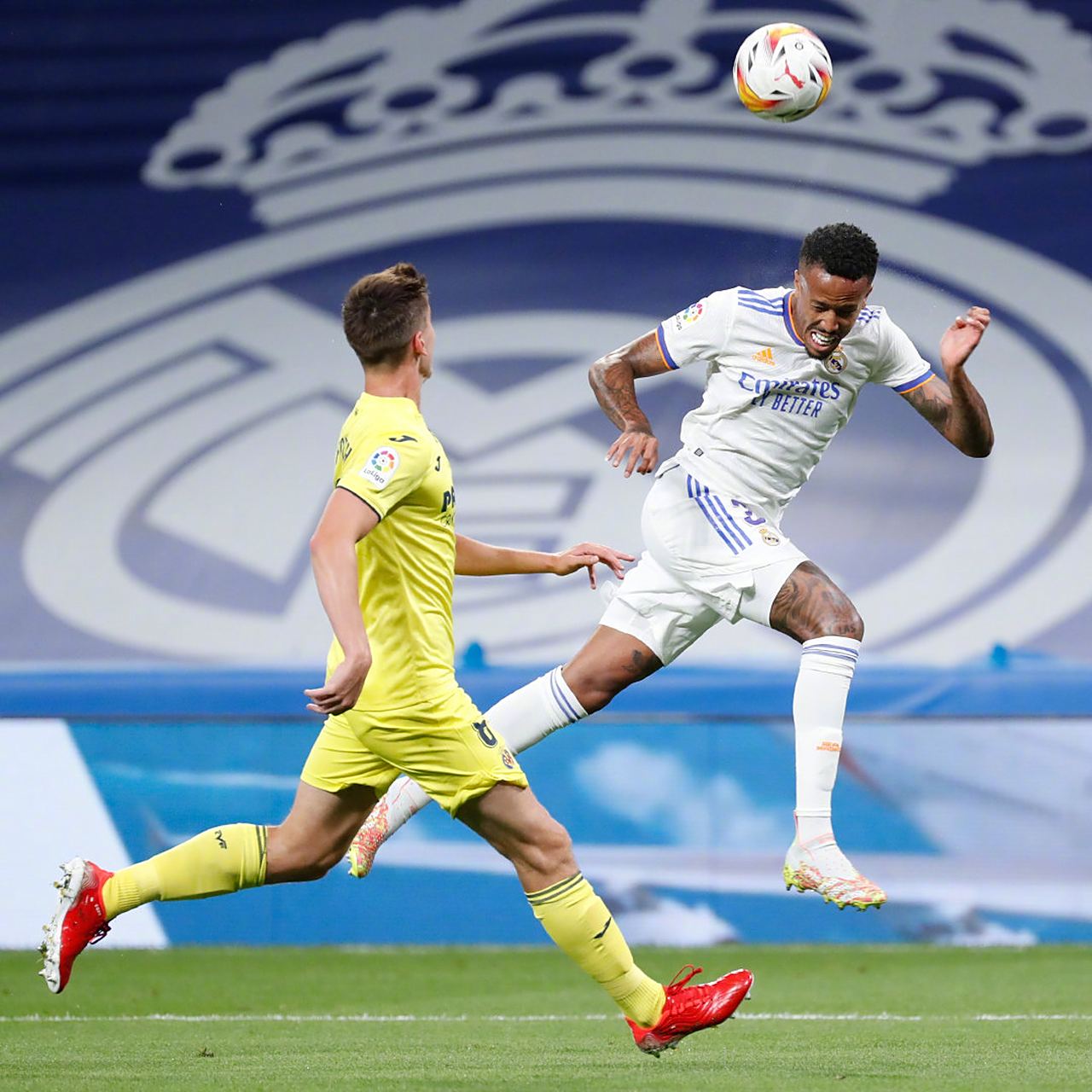 皇家马德里逆转胜比利亚雷亚尔，重回联赛榜首位置