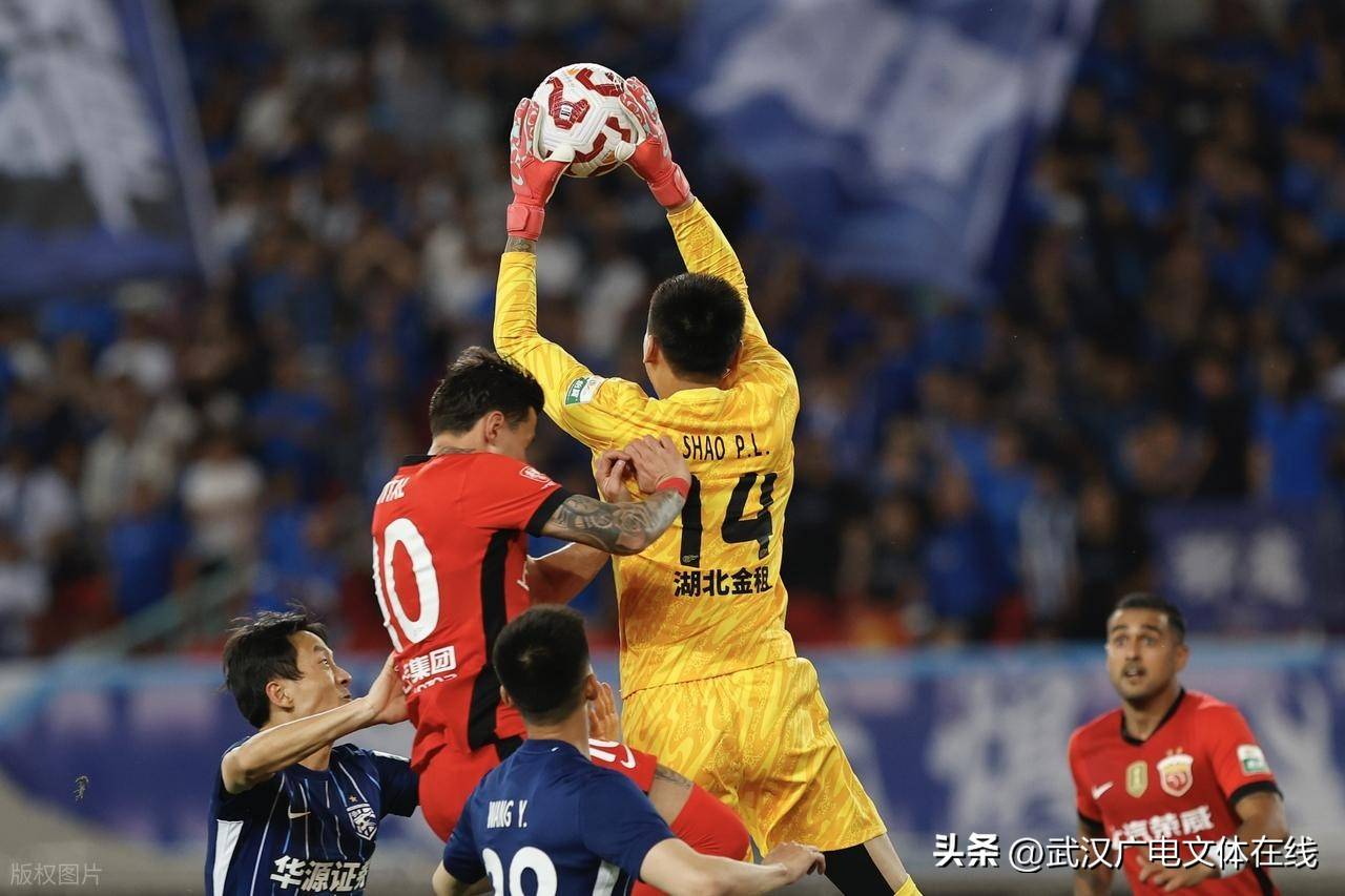 中超联赛即将展开新一轮较量，球迷期待各队表现