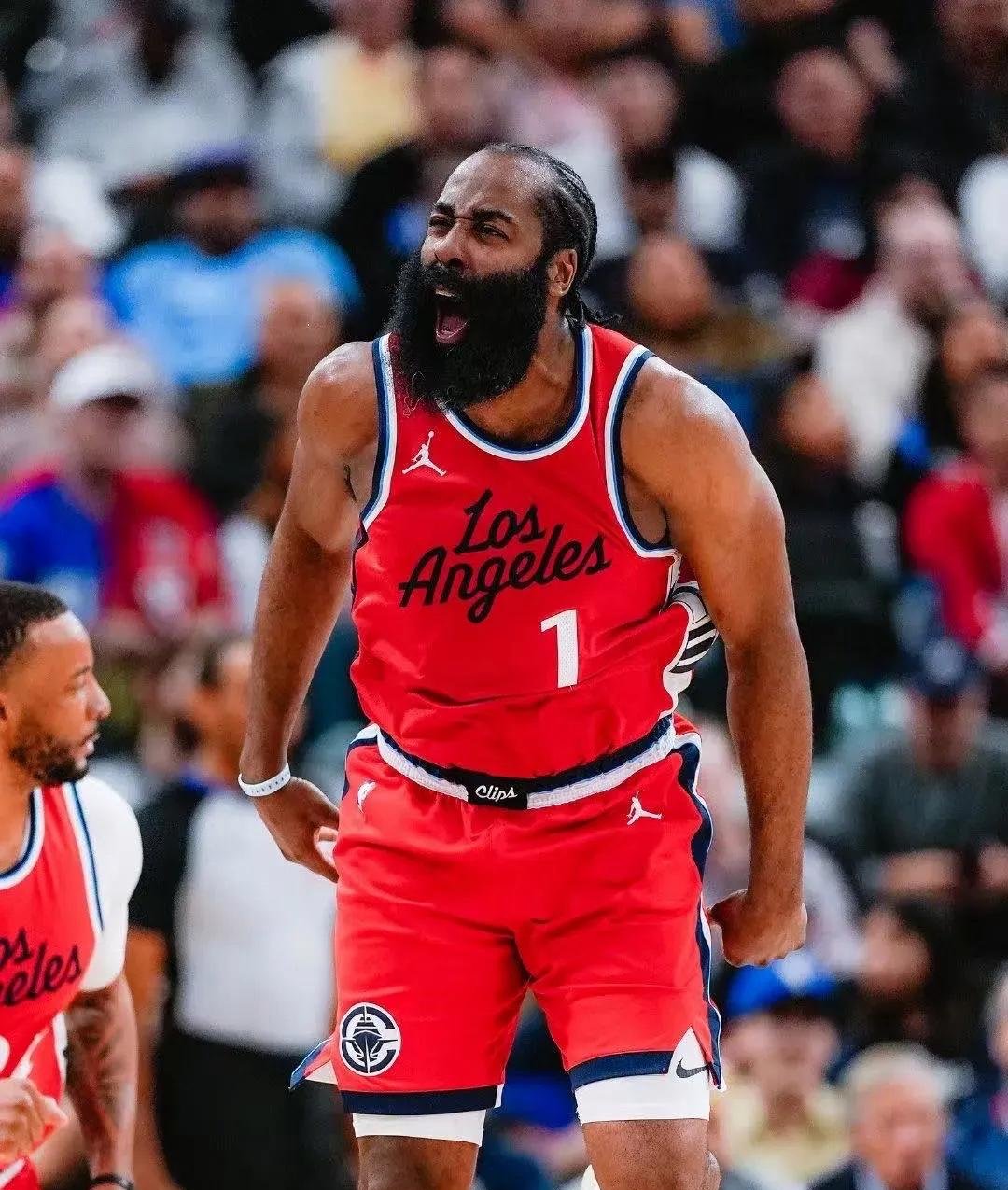 关于火箭击败快船，保罗大发神威砍下26分的信息