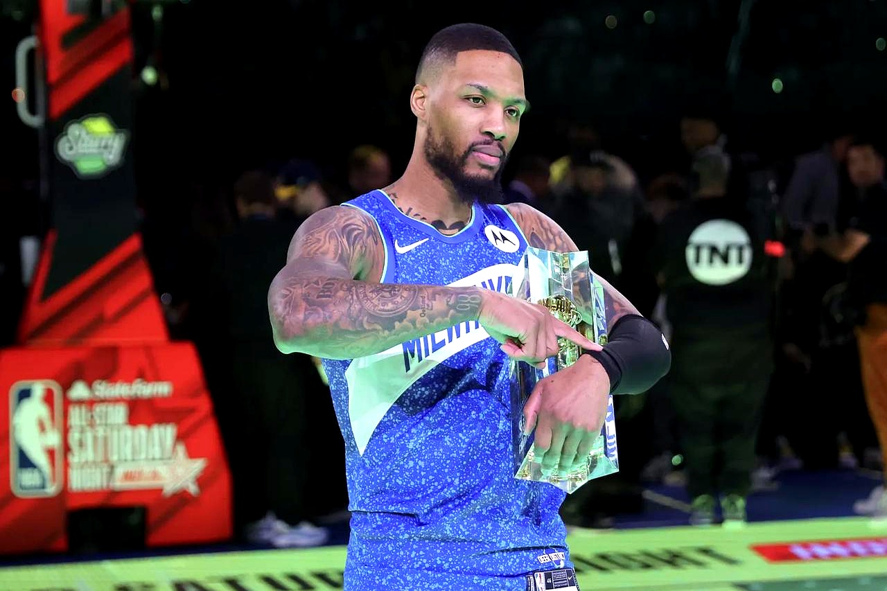 开拓者力克活塞，利拉德成全队得分王