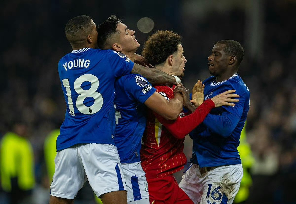 埃弗顿不敌阿斯顿维拉，遗憾失利